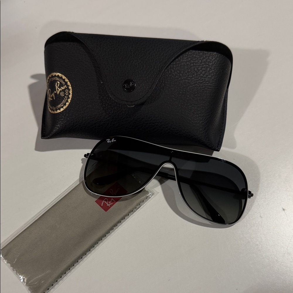 Ray-Ban Black Aviator Shades with Case - Picture 10 of 11
